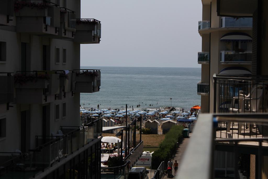 Hotel Azzorre Lido di Jesolo Exterior foto